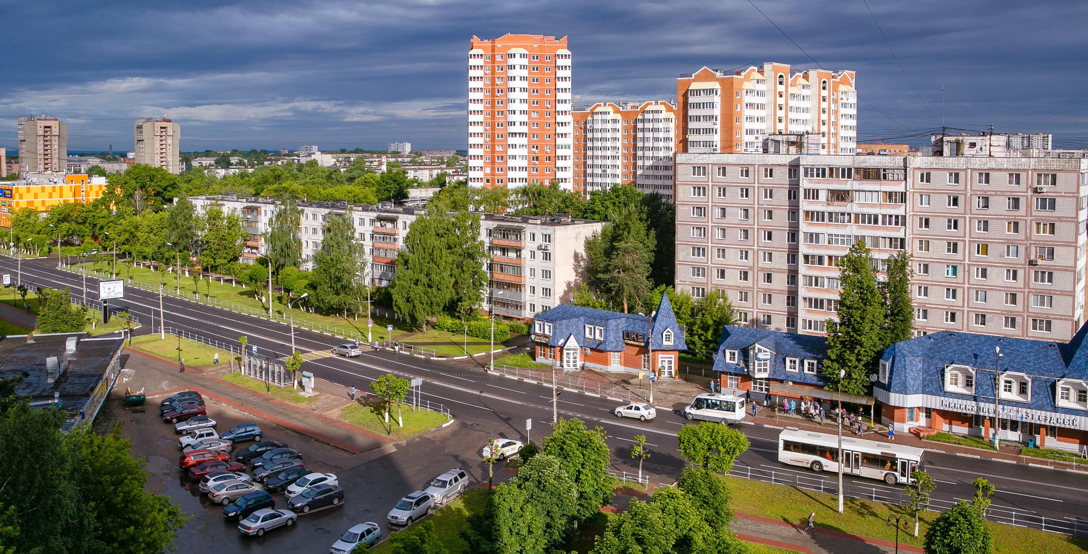 По улице Ворошилова к павлинам и динозаврам